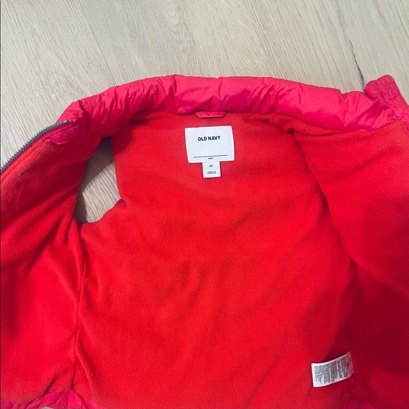 Girl’s/ Old Navy,  Zip Up, Hot Pink Puffer Vest, Size 5T - Picture 2 of 2